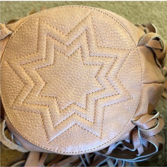 Cleobella leather fringe bucket bag in tan/light brown - Picture 4 of 5